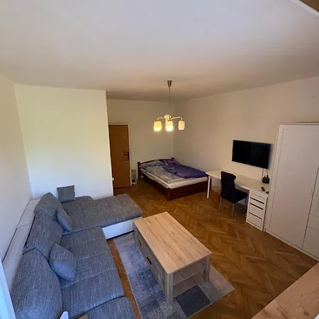 Cozy & Spacious Near Tram * Bratislava