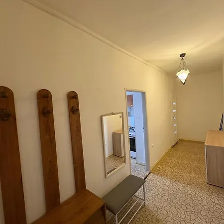 Cozy & Spacious Near Tram Apartment Bratislava