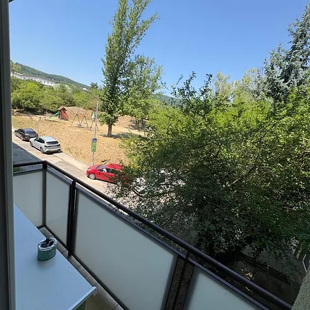 Cozy & Spacious Near Tram Apartment Bratislava